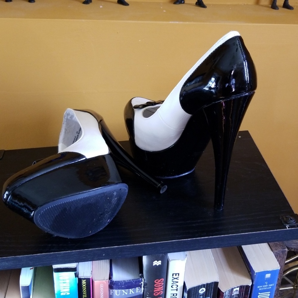 Heels - Picture 2 of 3